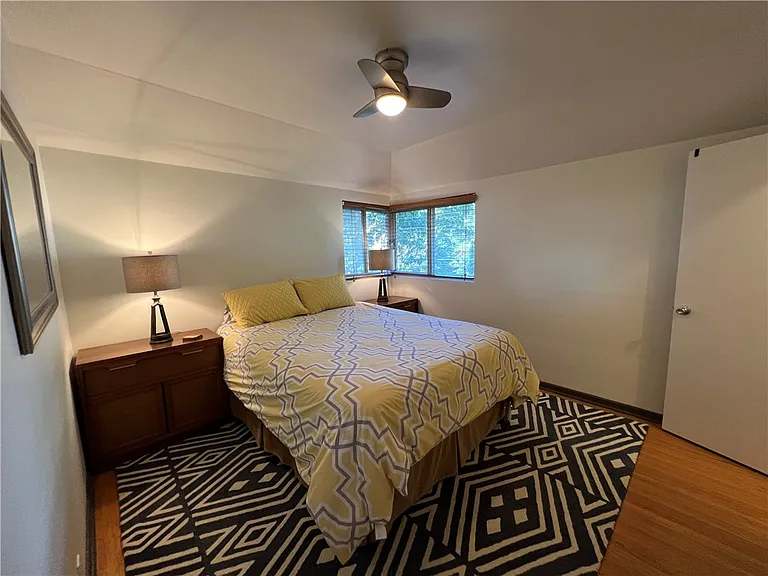 24 Menlo Pl #UPPER — Photo 11