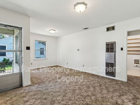 4th image of 2006 Oakwood St
