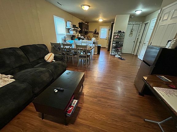 3rd image of 115 Suburban Ct