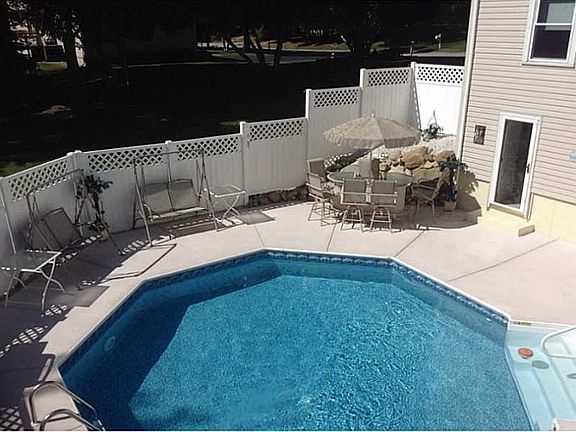 5th image of 11 Belknap Farm Dr
