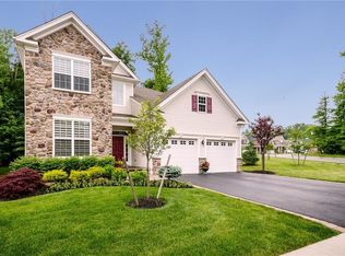 62 Hardwick Dr, Kendall Park, NJ 08824