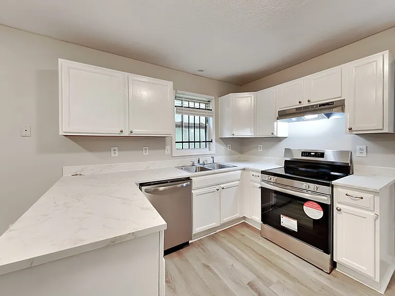 729 Cooper St SW — Photo 6