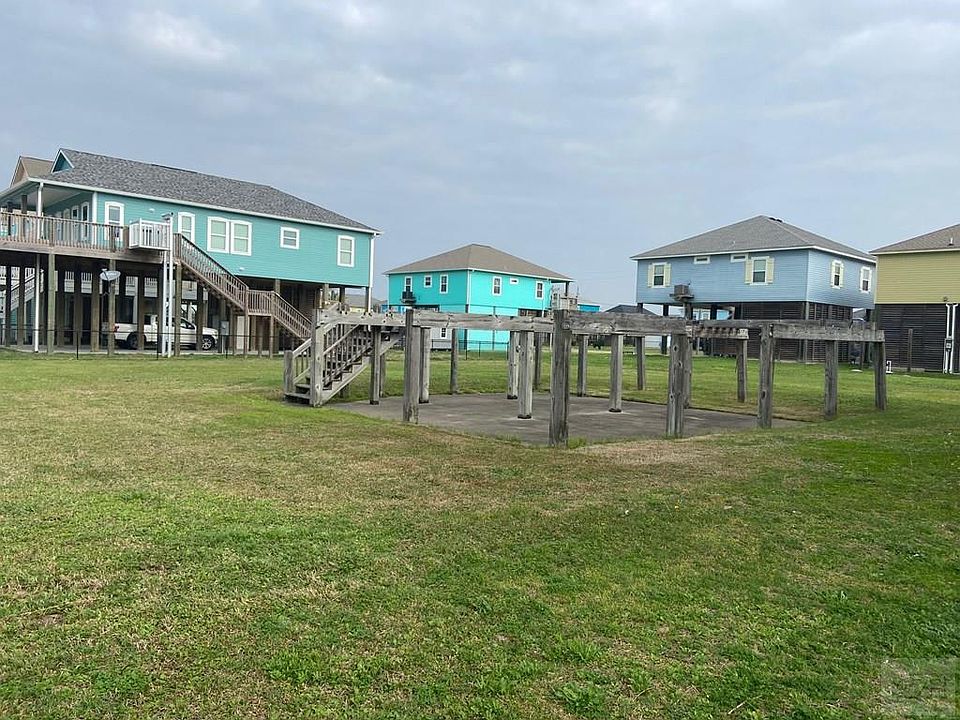 2nd image of 856 Palmetto Dr