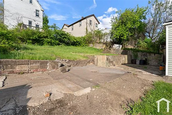 415 Mills Ave — Photo 28