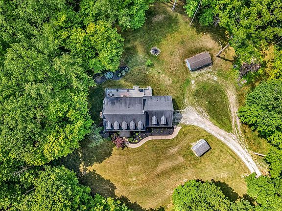2nd image of 3045 Lakeview Dr