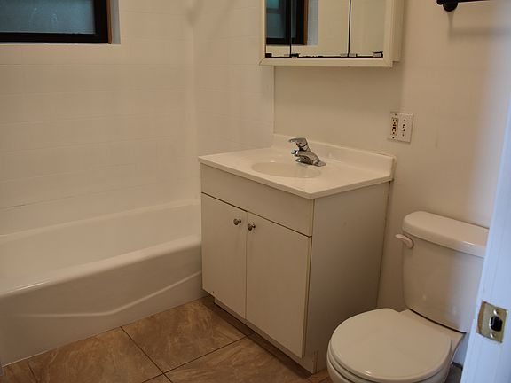 4th image of 802 W Belmont Ave Ste 2W