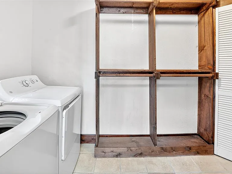 316 W Rucker St — Photo 8
