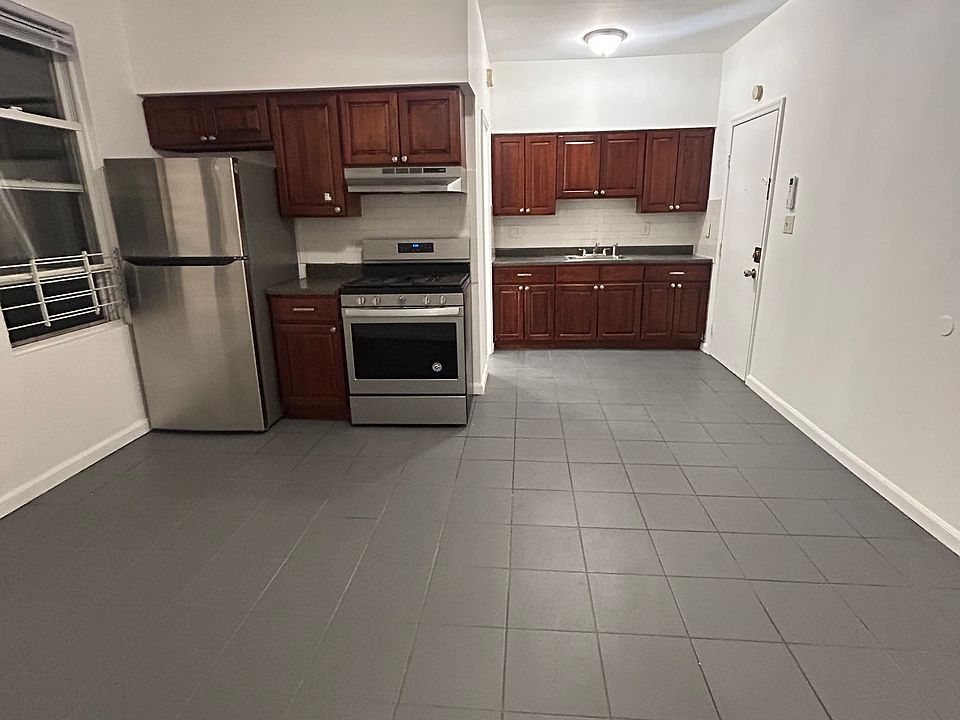 1st image of 7 Newark Bay Ct APT 1