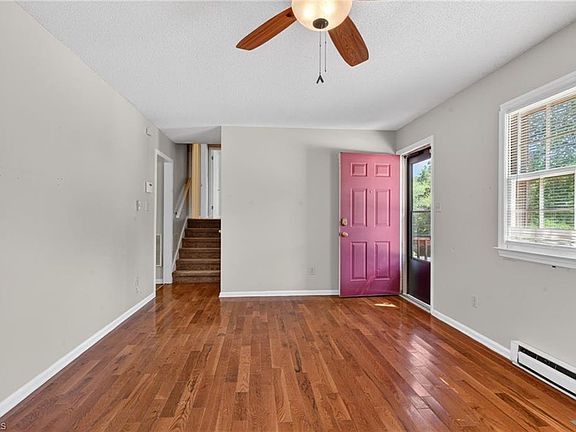 4th image of 829 Conover Dr