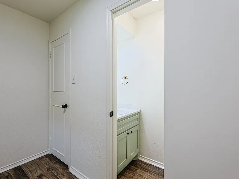 8308 Albany Ave — Photo 6