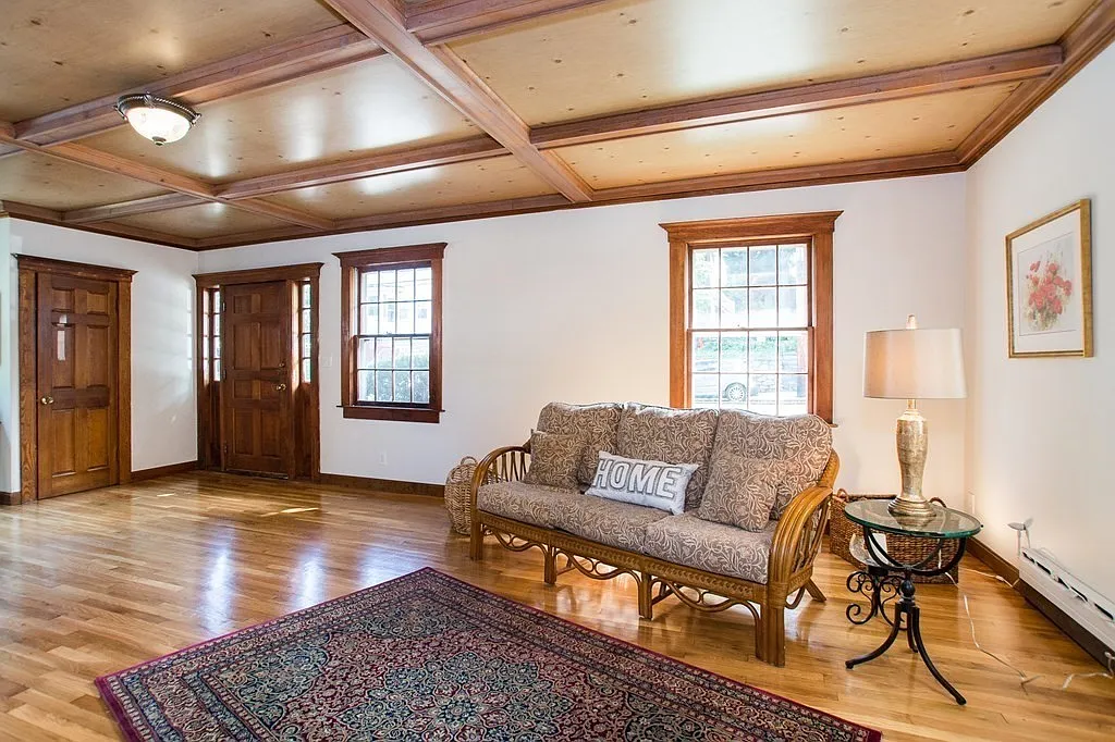 4 bed, 1.5 bath, 1800 sqft, $3,500 — Photo 2