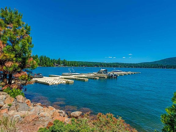 3rd image of 40 Lakeside Dr