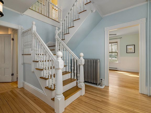 4th image of 225 Wibird Street