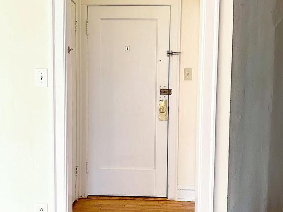 5th image of 3163 N Hudson Ave #J3
