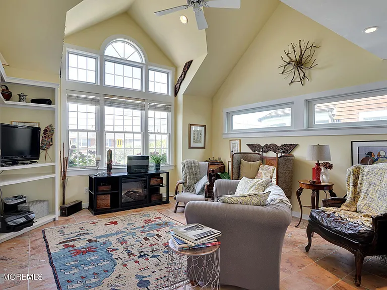 323 Cove Dr — Photo 22