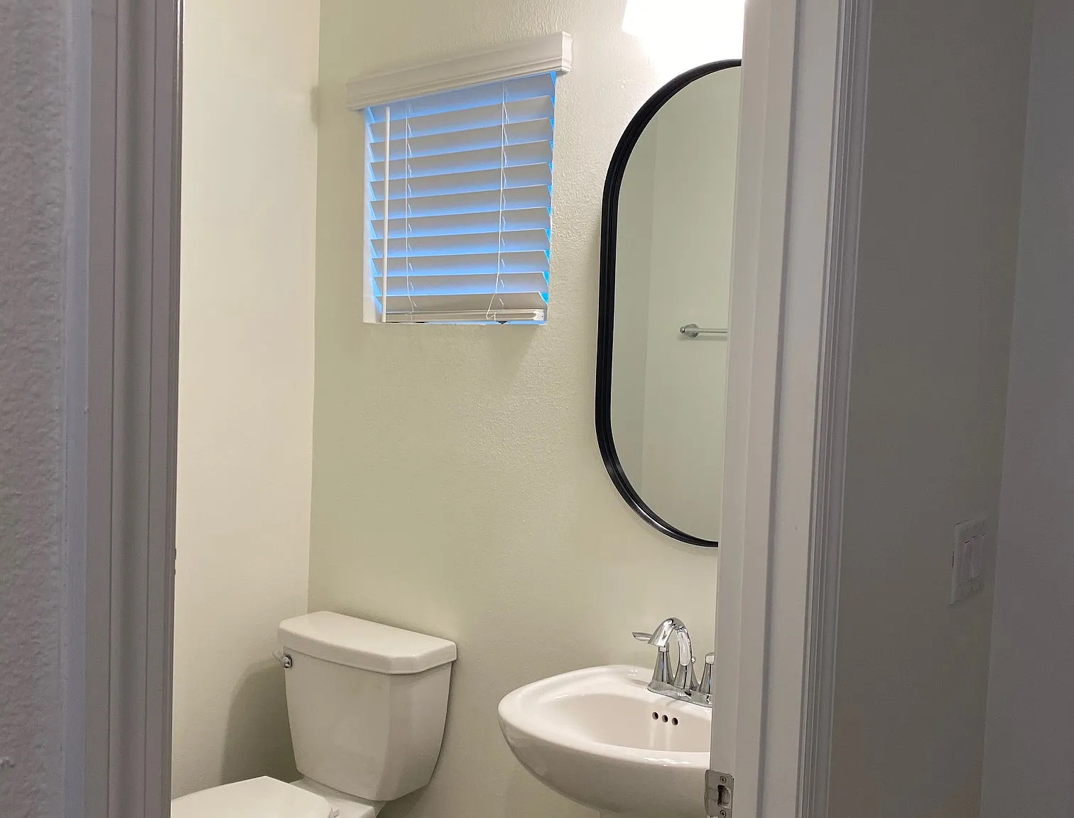 12676 Josslyn Ln — Photo 2