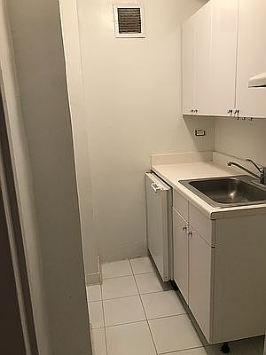 3rd image of 150 E 39th St APT 811