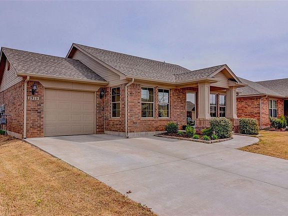 3rd image of 2915 Trailwood Dr