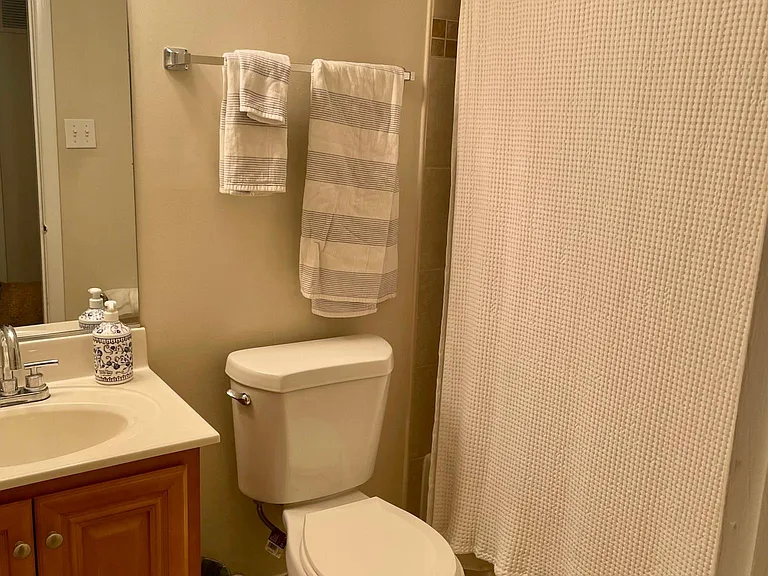 6398 Shaundale Dr — Photo 17