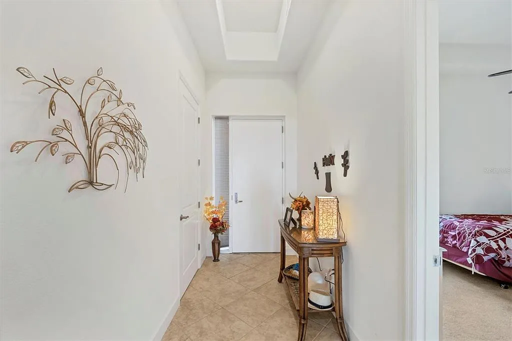 3 bed, 2.0 bath, 1686 sqft, $4,950 — Photo 4
