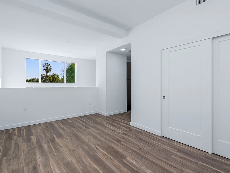 Vantage Apartments — Photo 11
