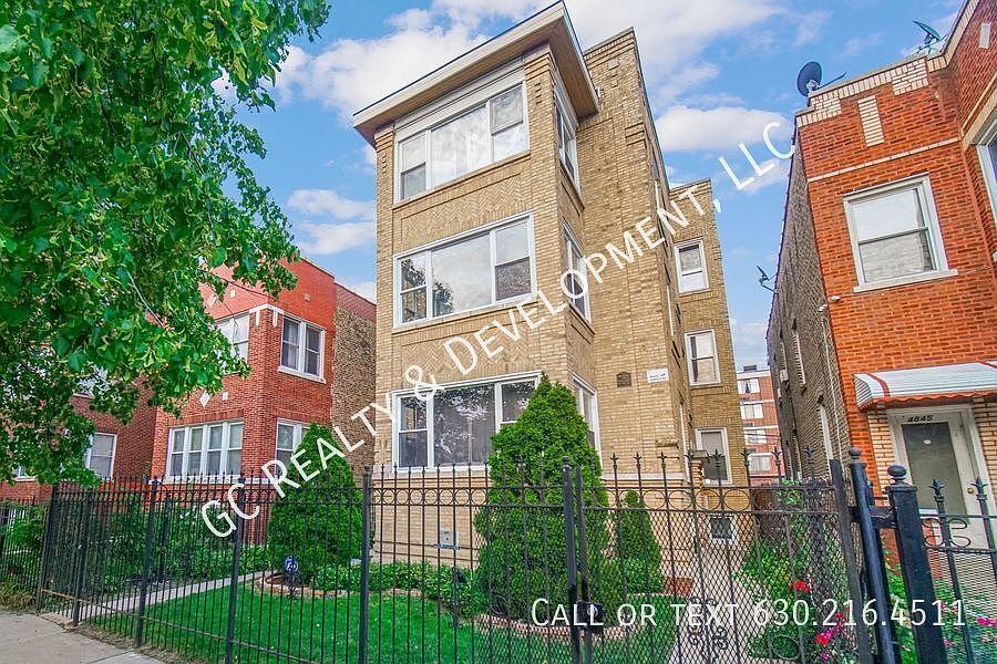 1st image of 4849 N Sawyer Ave APT 2