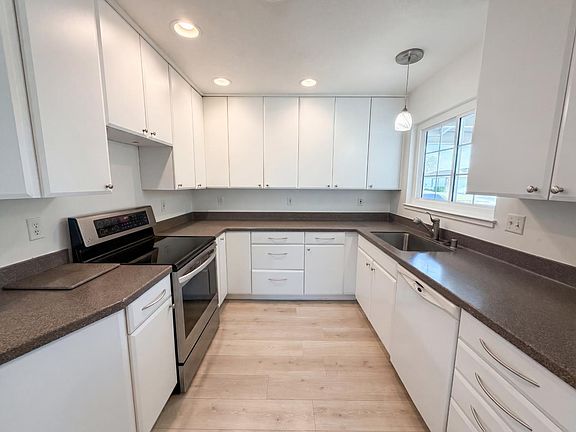 2nd image of 6840 Oaklawn Way