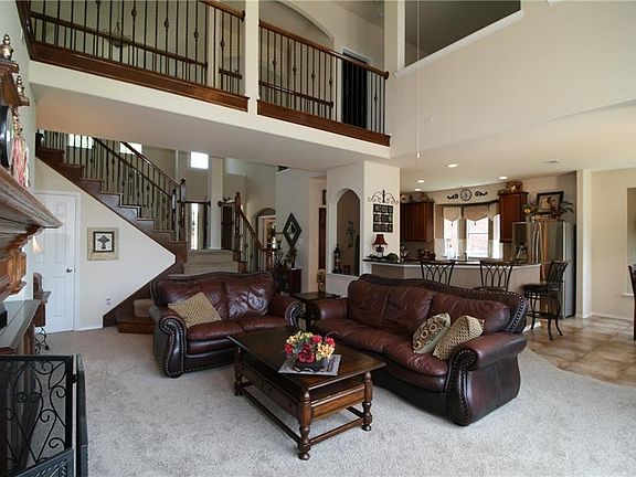 3rd image of 2404 Alta Vista Dr