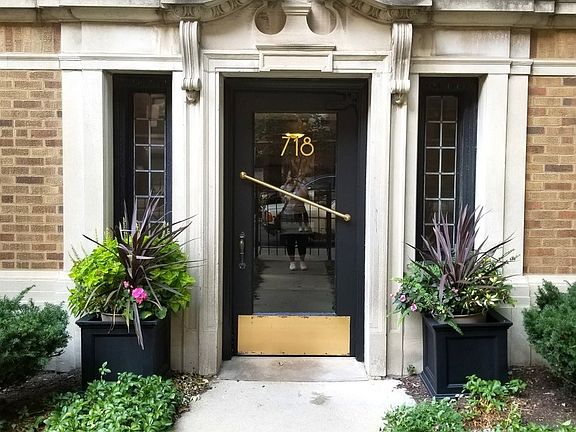 2nd image of 718 W Gordon Ter APT 1G