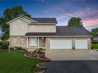 3 Country Club Ests, Sullivan, IL 61951