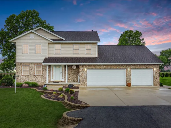 3 Country Club Ests, Sullivan, IL 61951