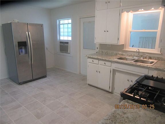 4th image of 702 N Union St
