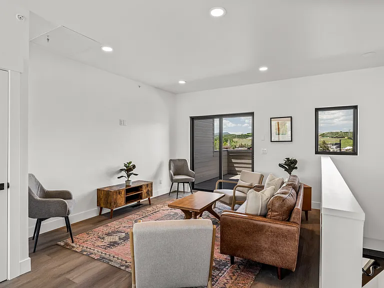 1883 Luna Ln — Photo 16