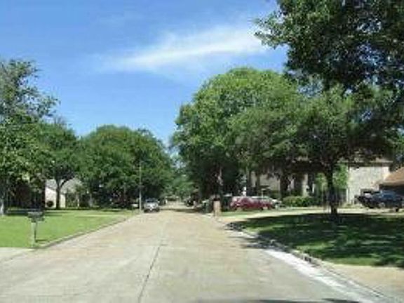 Exterior Neighborhood (street photo)