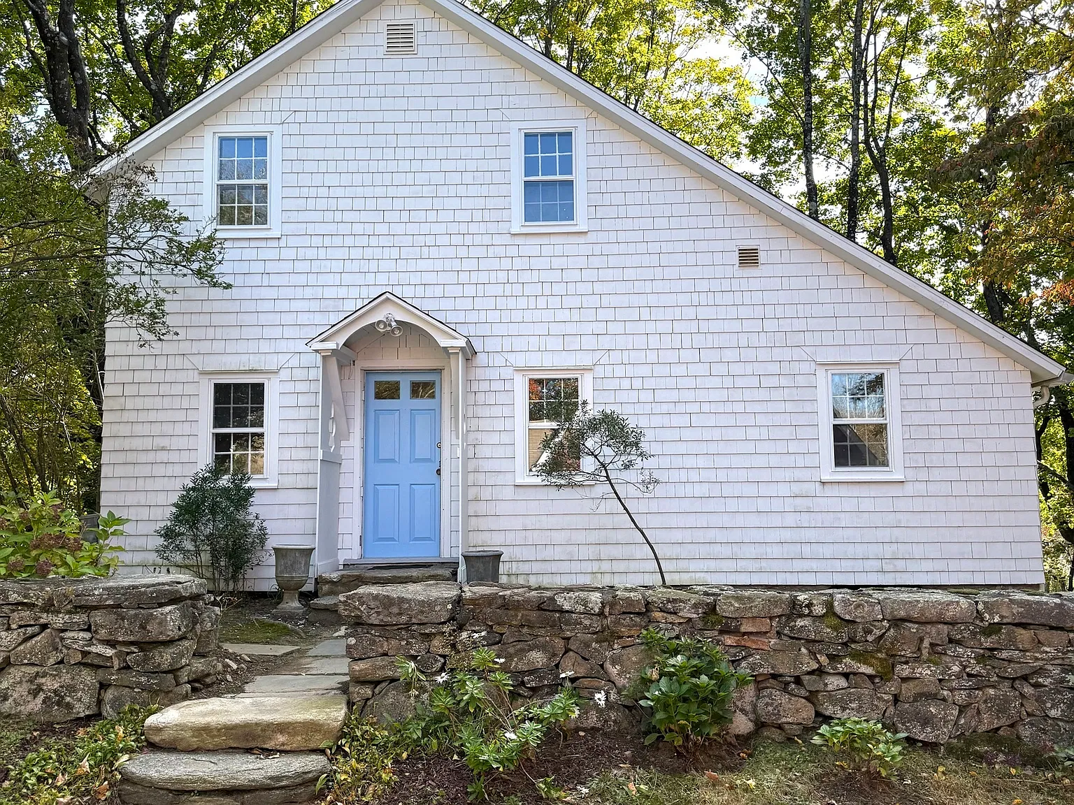 3 bed, 1.5 bath, 1520 sqft, $4,100 — Photo 1