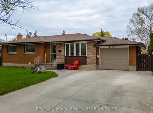 36 Saint Lawrence Dr, Saint Catharines, ON L2M 2T9