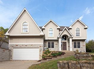 2212 Rodeo Dr, Lawrence, KS 66047