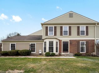 1189 Pine Rdg, Rochester, MI 48306