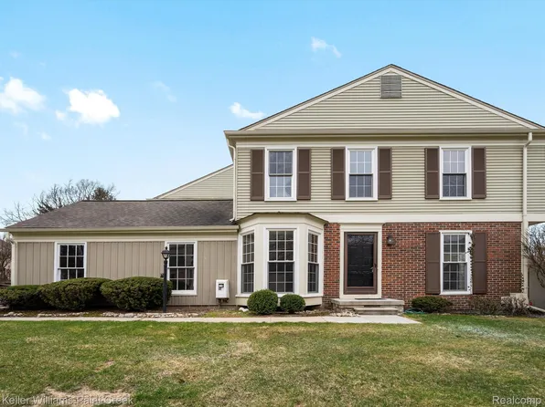 1189 Pine Rdg, Rochester, MI 48306