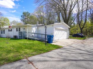 8260 Earls Ct, Kalamazoo, MI 49009