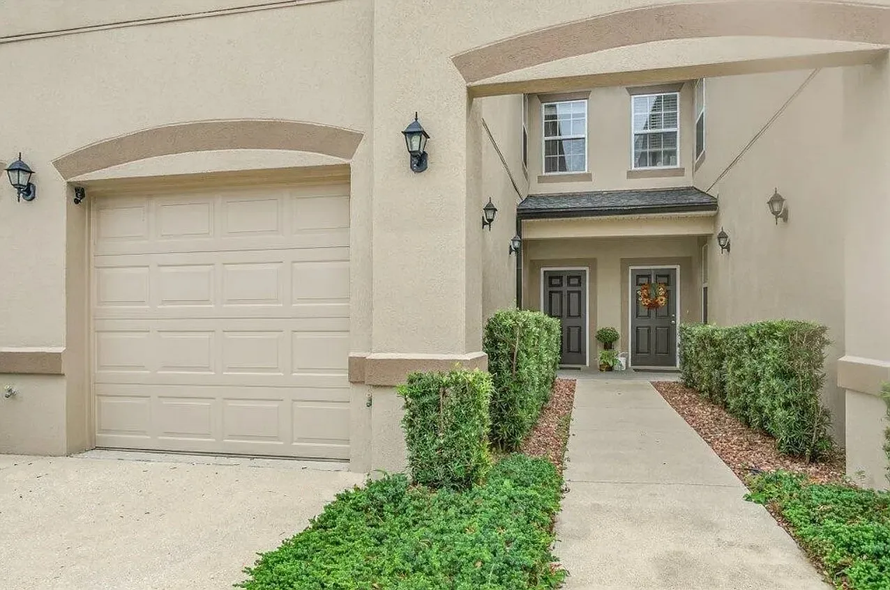 3 bed, 2.5 bath, $750 — Photo 2