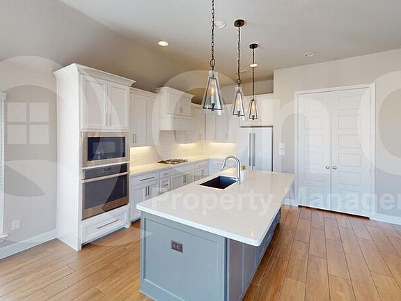 3rd image of 3906 Bethesda Way