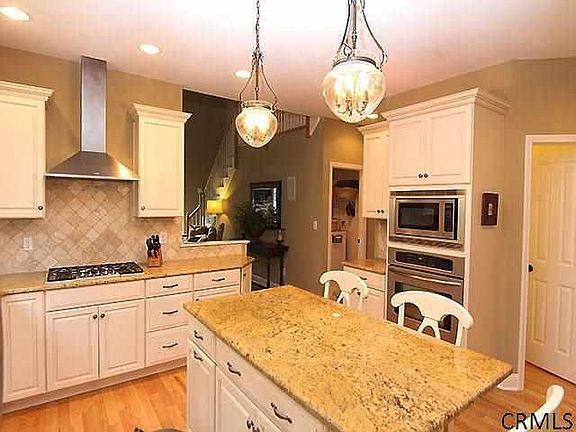 5th image of 35 Shelbourne Dr