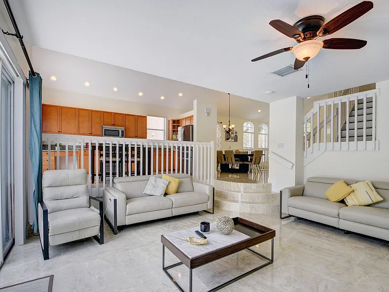 2418 Westmont Dr — Photo 16