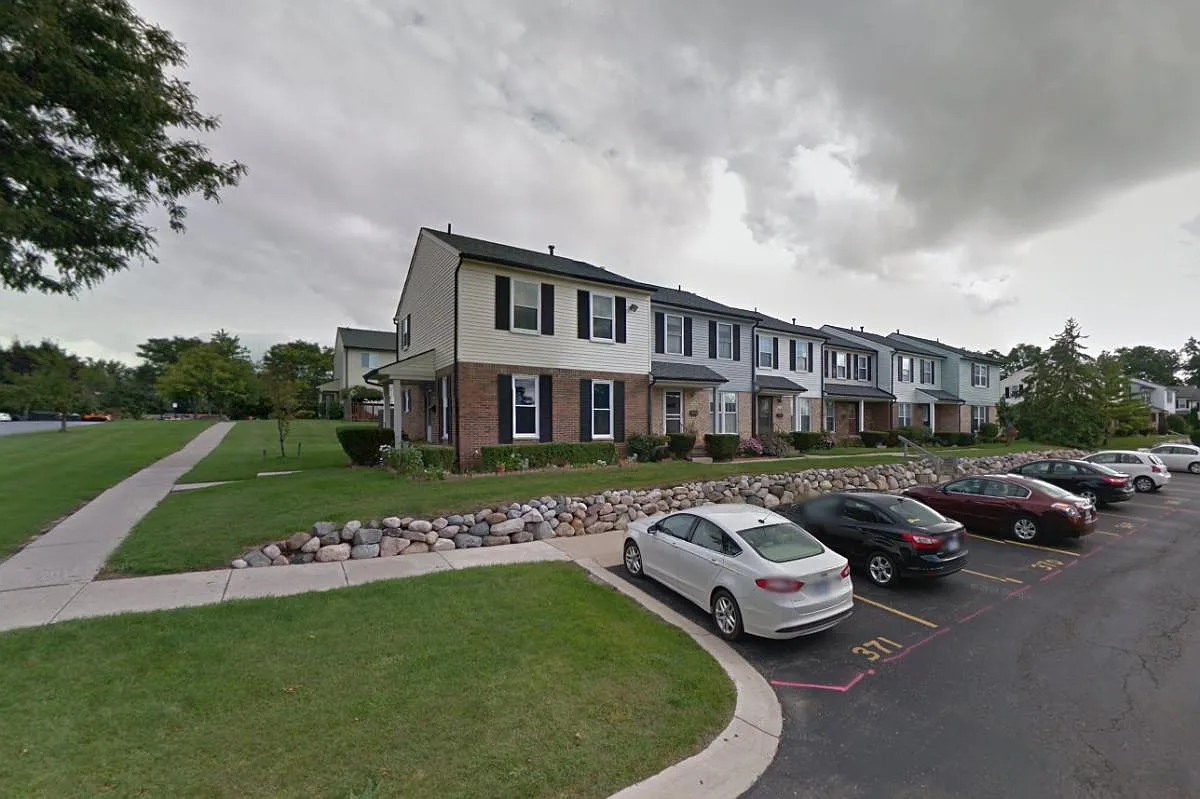 Building Photo - 3422 Burbank Dr