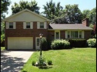 2048 Greenbriar Rd, Leland Grove, IL 62704