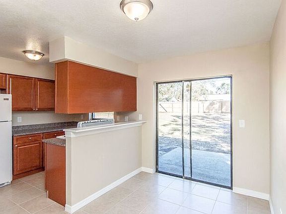 5th image of 3669 Pamona St