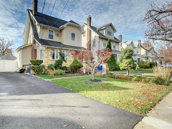 2nd image of 836 Livingston Rd