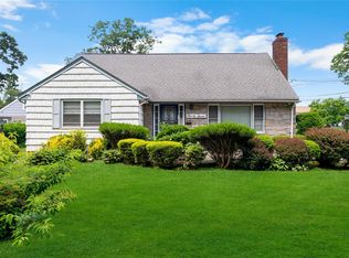 97 Dietz St, Hempstead, NY 11550