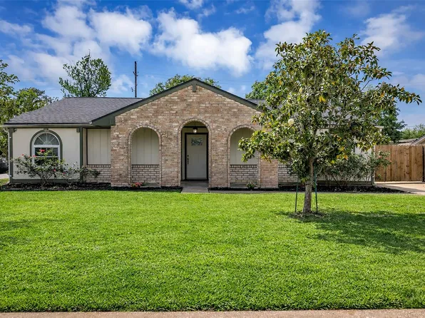 21807 Meadowhill Dr, Spring, TX 77388